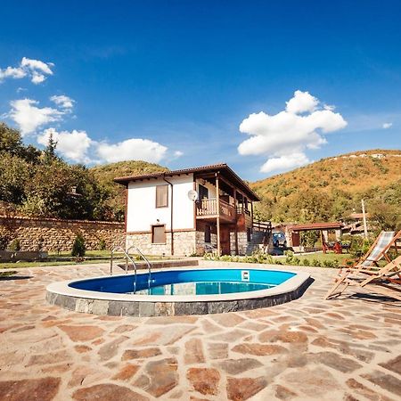 Guest House Hristova Kashta - Христова Къща Cherni Vrŭkh Esterno foto