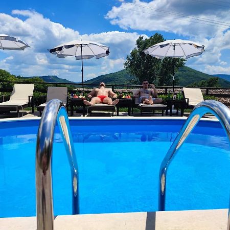 Guest House Hristova Kashta - Христова Къща Cherni Vrŭkh Esterno foto