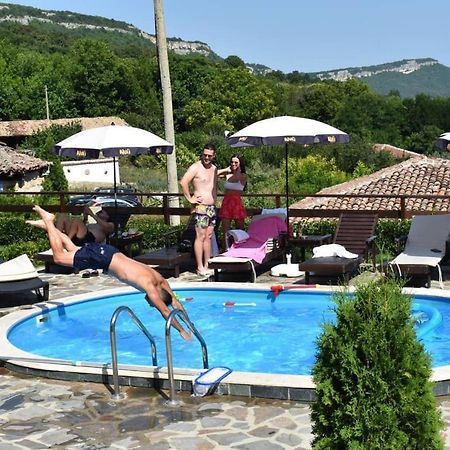 Guest House Hristova Kashta - Христова Къща Cherni Vrŭkh Esterno foto