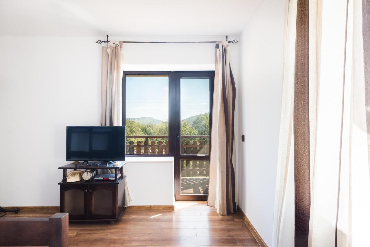 Guest House Hristova Kashta - Христова Къща Cherni Vrŭkh Esterno foto