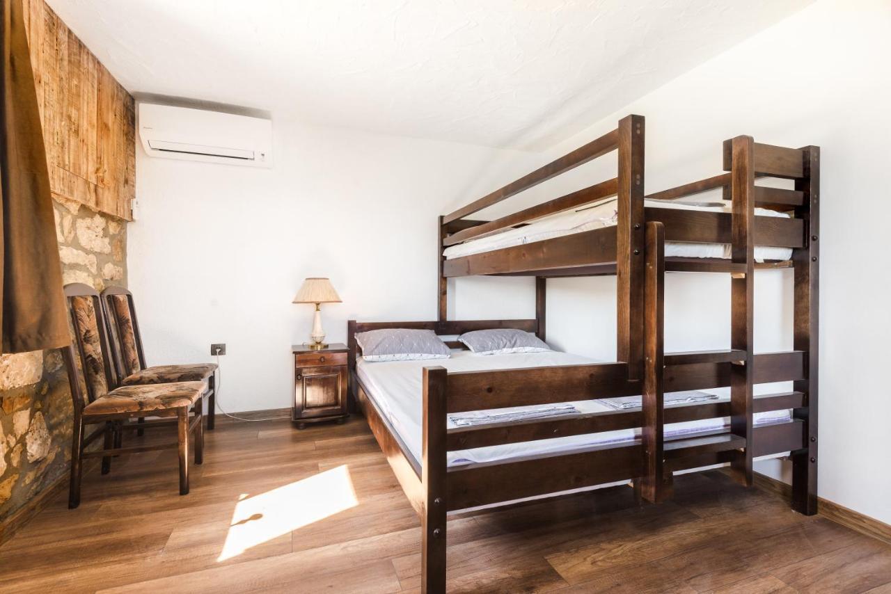 Guest House Hristova Kashta - Христова Къща Cherni Vrŭkh Esterno foto