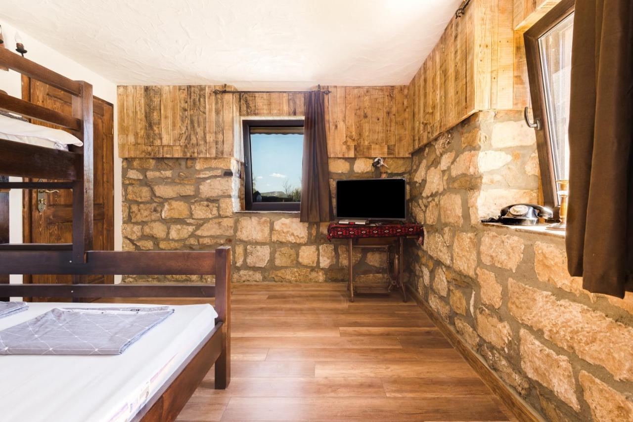 Guest House Hristova Kashta - Христова Къща Cherni Vrŭkh Esterno foto