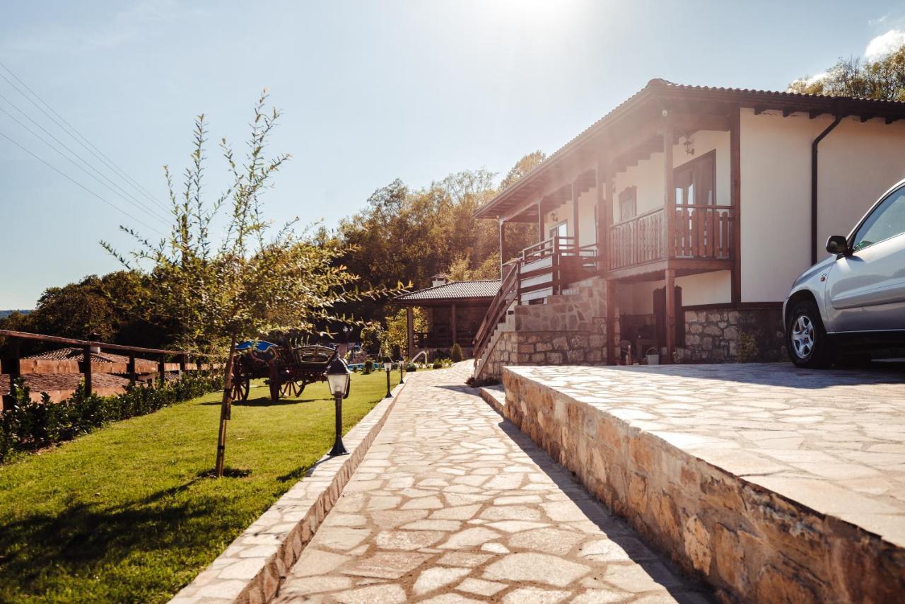 Guest House Hristova Kashta - Христова Къща Cherni Vrŭkh Esterno foto