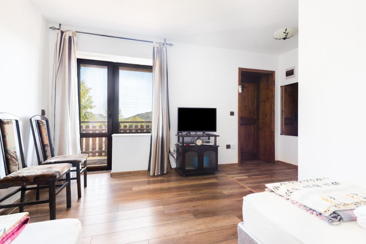 Guest House Hristova Kashta - Христова Къща Cherni Vrŭkh Esterno foto