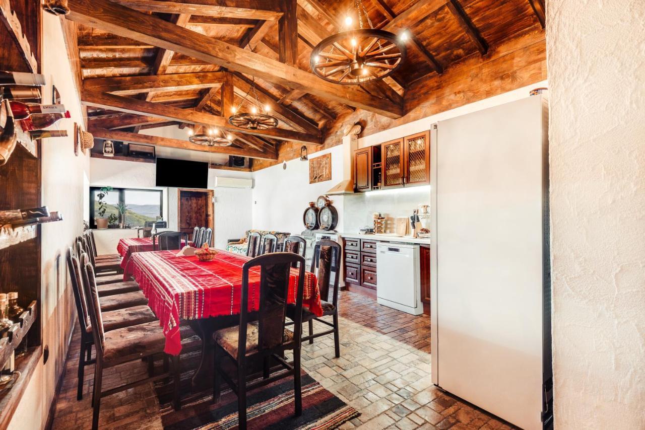 Guest House Hristova Kashta - Христова Къща Cherni Vrŭkh Esterno foto