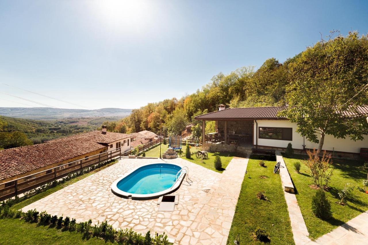 Guest House Hristova Kashta - Христова Къща Cherni Vrŭkh Esterno foto
