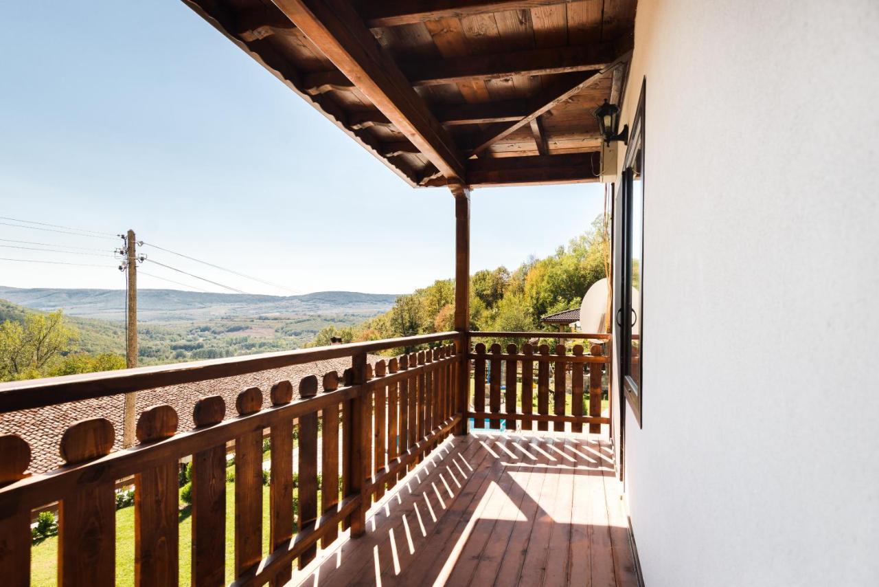 Guest House Hristova Kashta - Христова Къща Cherni Vrŭkh Esterno foto