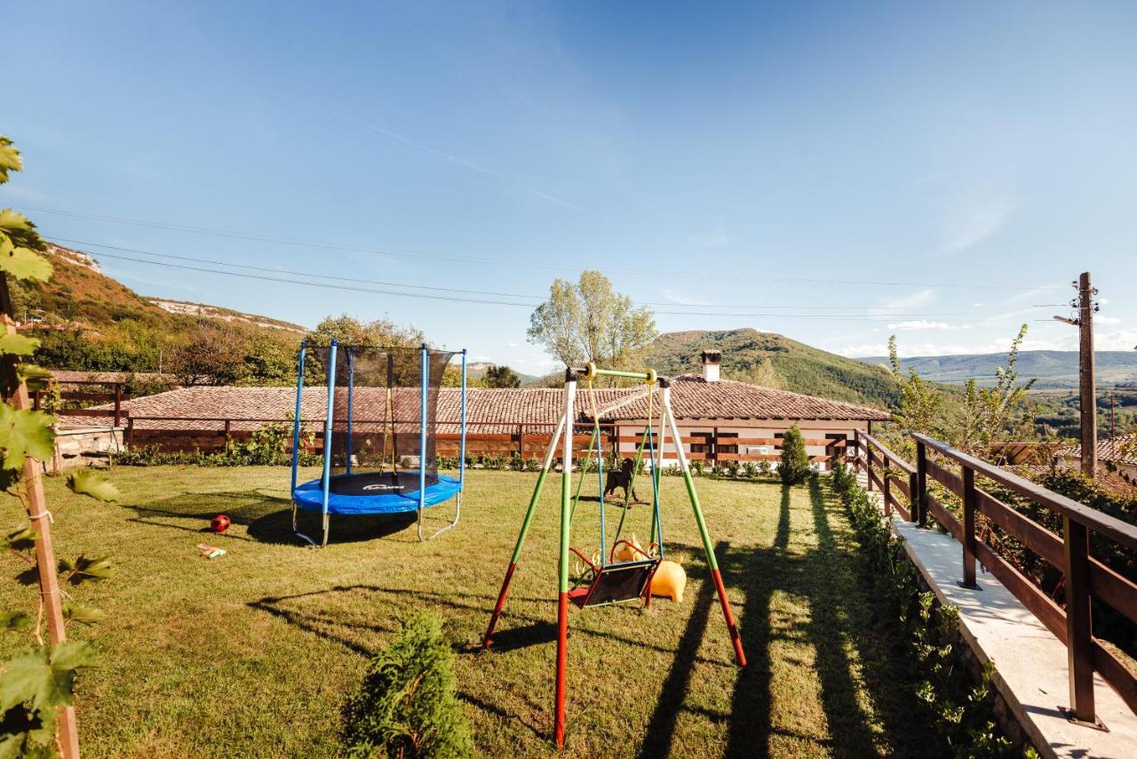 Guest House Hristova Kashta - Христова Къща Cherni Vrŭkh Esterno foto