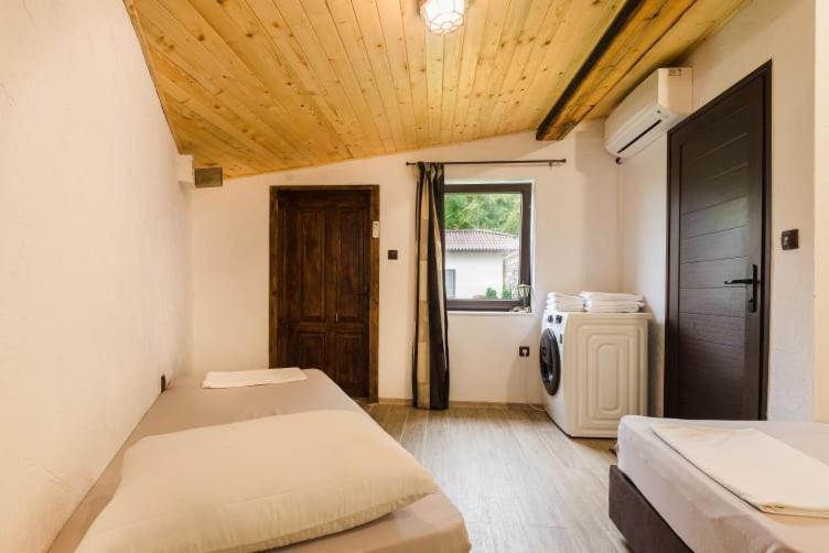 Guest House Hristova Kashta - Христова Къща Cherni Vrŭkh Esterno foto