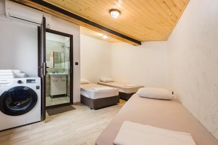 Guest House Hristova Kashta - Христова Къща Cherni Vrŭkh Esterno foto