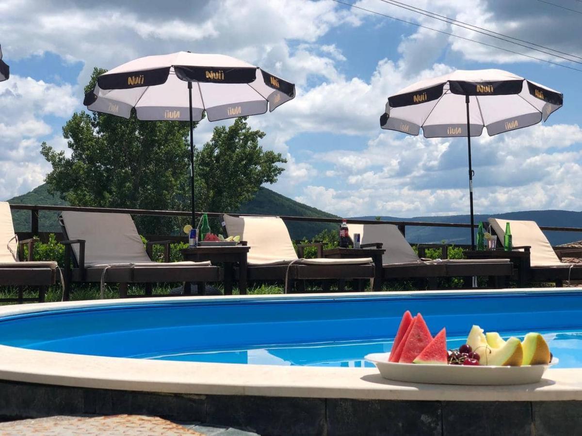 Guest House Hristova Kashta - Христова Къща Cherni Vrŭkh Esterno foto
