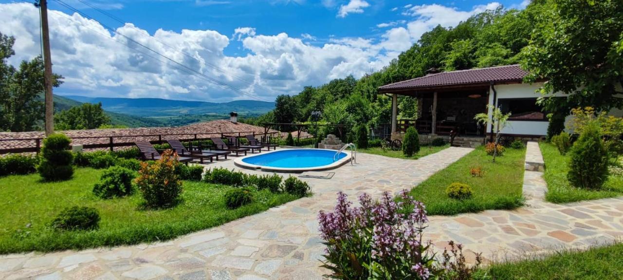 Guest House Hristova Kashta - Христова Къща Cherni Vrŭkh Esterno foto
