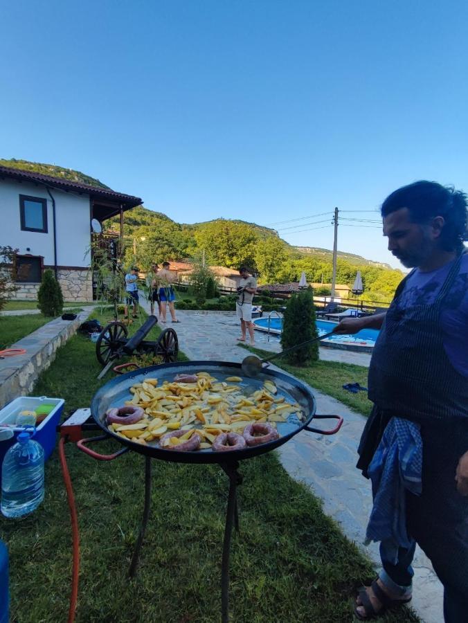 Guest House Hristova Kashta - Христова Къща Cherni Vrŭkh Esterno foto