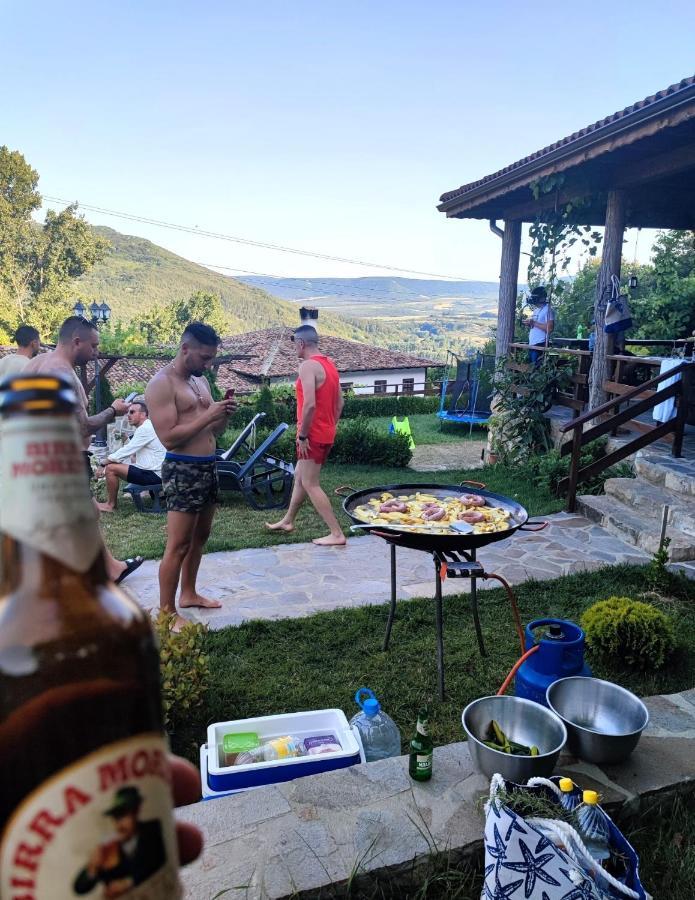 Guest House Hristova Kashta - Христова Къща Cherni Vrŭkh Esterno foto
