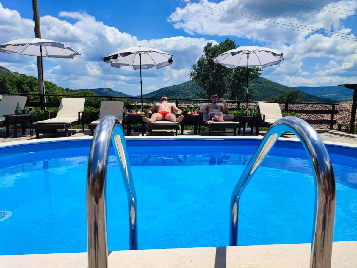 Guest House Hristova Kashta - Христова Къща Cherni Vrŭkh Esterno foto