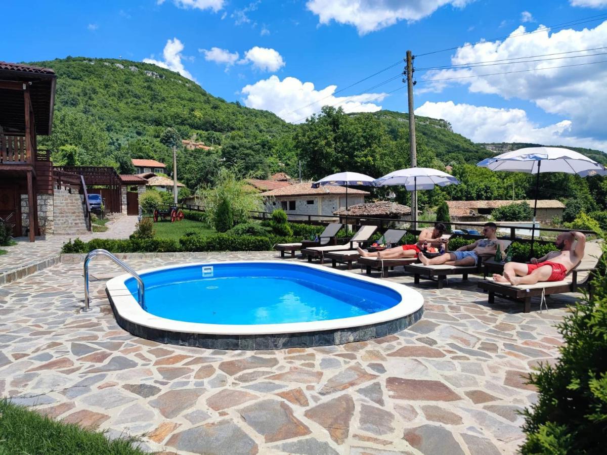 Guest House Hristova Kashta - Христова Къща Cherni Vrŭkh Esterno foto