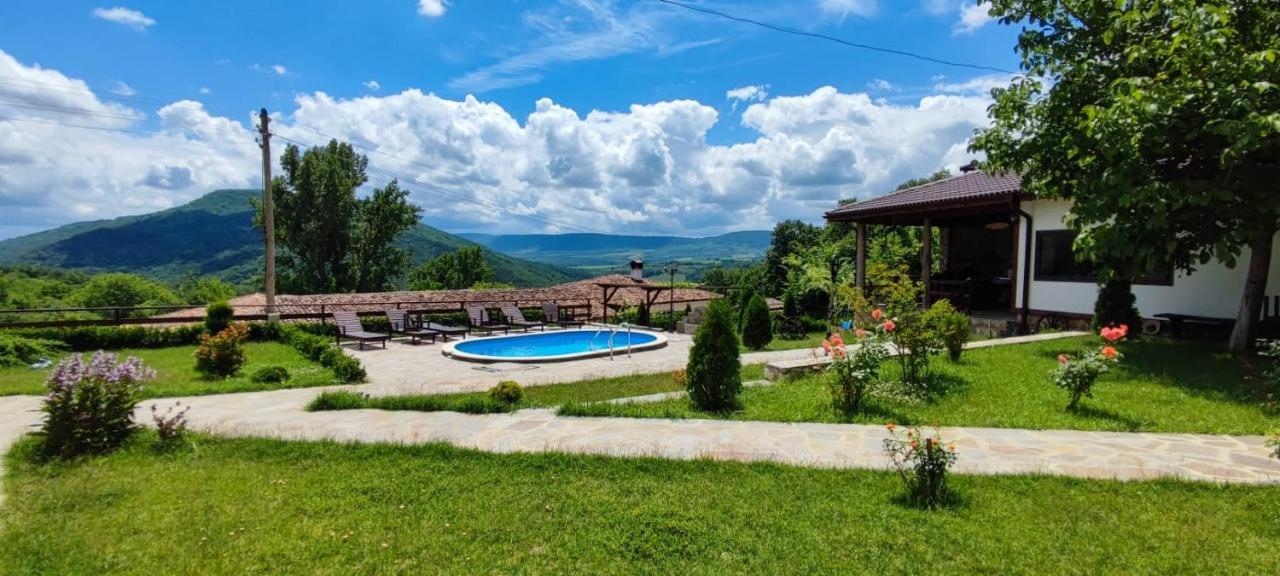 Guest House Hristova Kashta - Христова Къща Cherni Vrŭkh Esterno foto