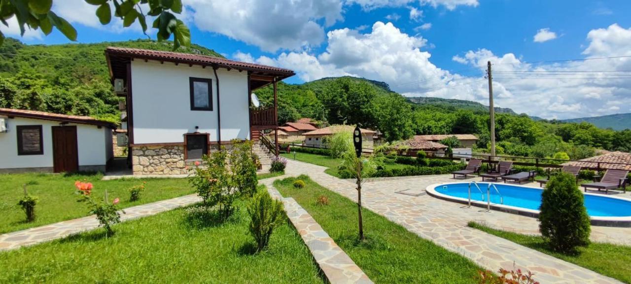 Guest House Hristova Kashta - Христова Къща Cherni Vrŭkh Esterno foto