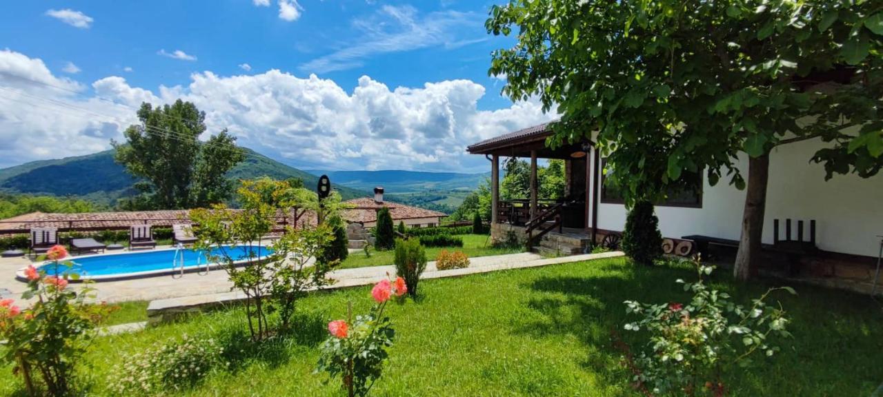 Guest House Hristova Kashta - Христова Къща Cherni Vrŭkh Esterno foto
